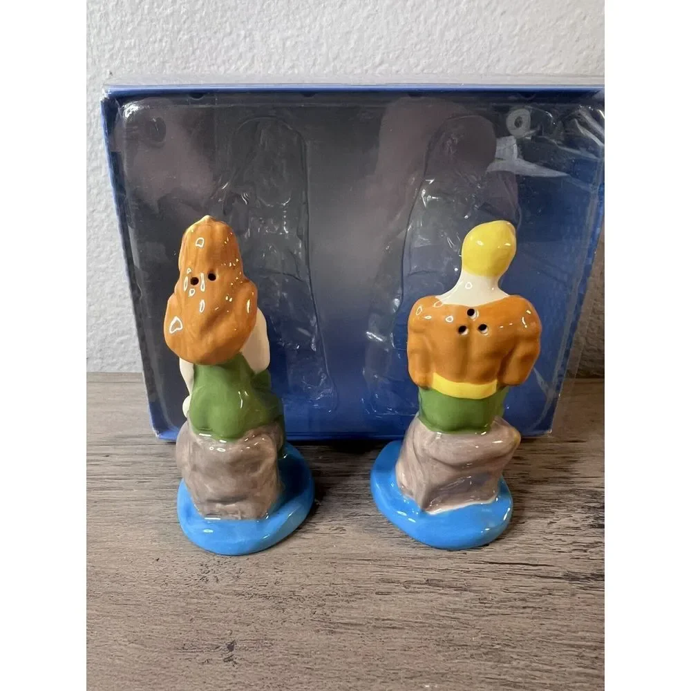 Enesco DC Comics Ceramics Aquaman and Mera Salt and Pepper Shakers, 3.5 Inch NIB
